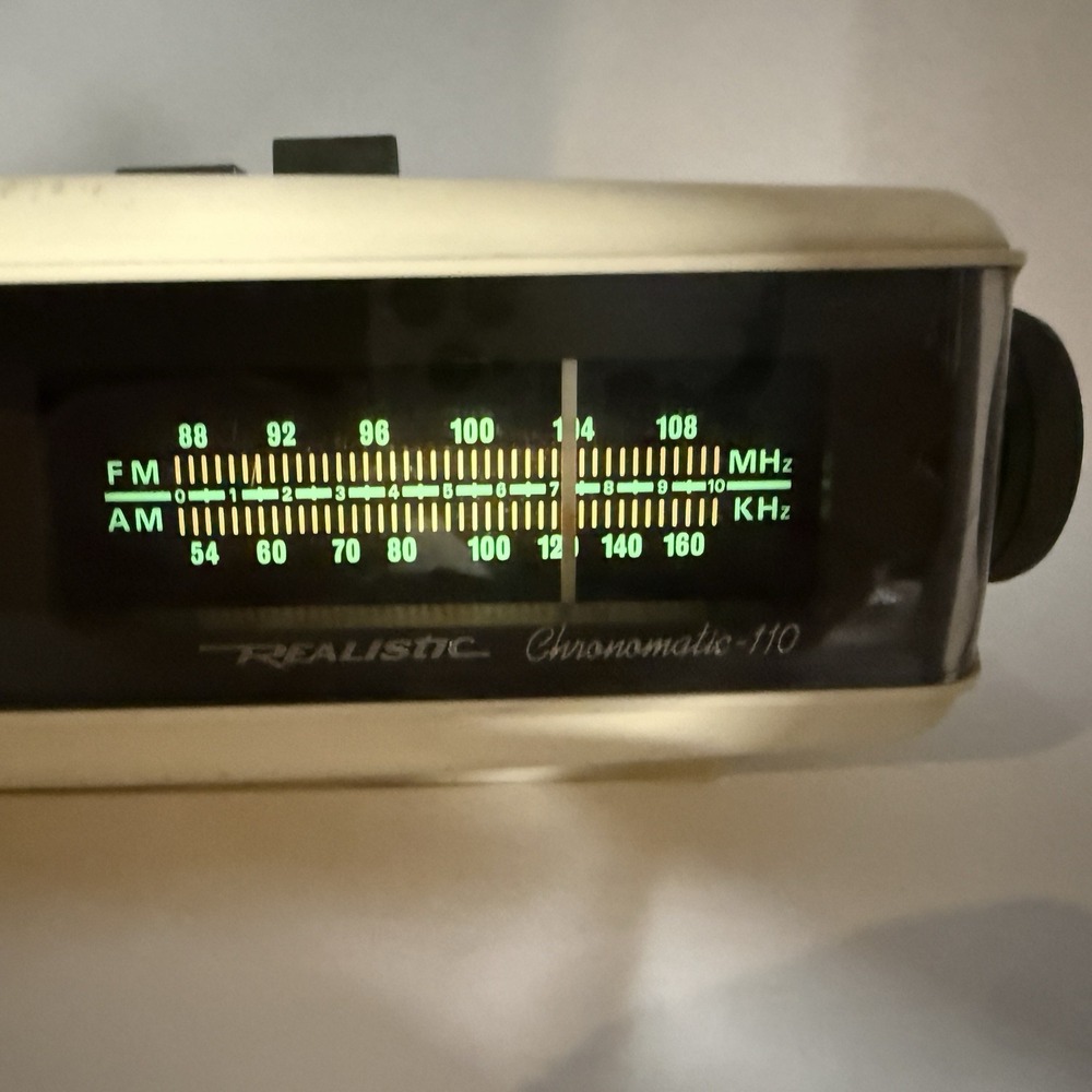 Vintage Realistic Chronomatic-110 AM/FM Flip Clock Radio 12-1501 Radio Shack 197